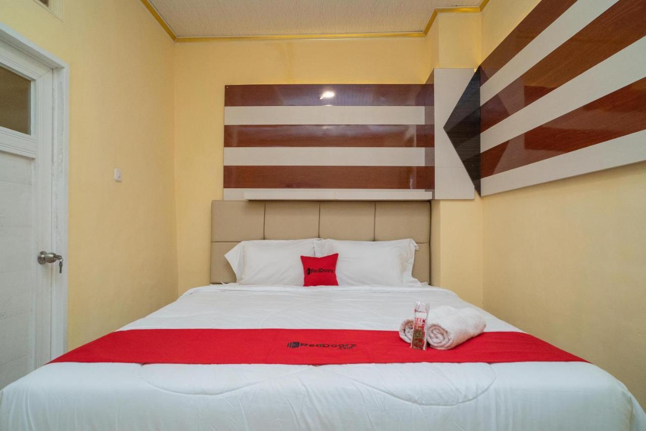 Reddoorz Plus Syariah Near Pasar Turi Surabaya Exterior foto
