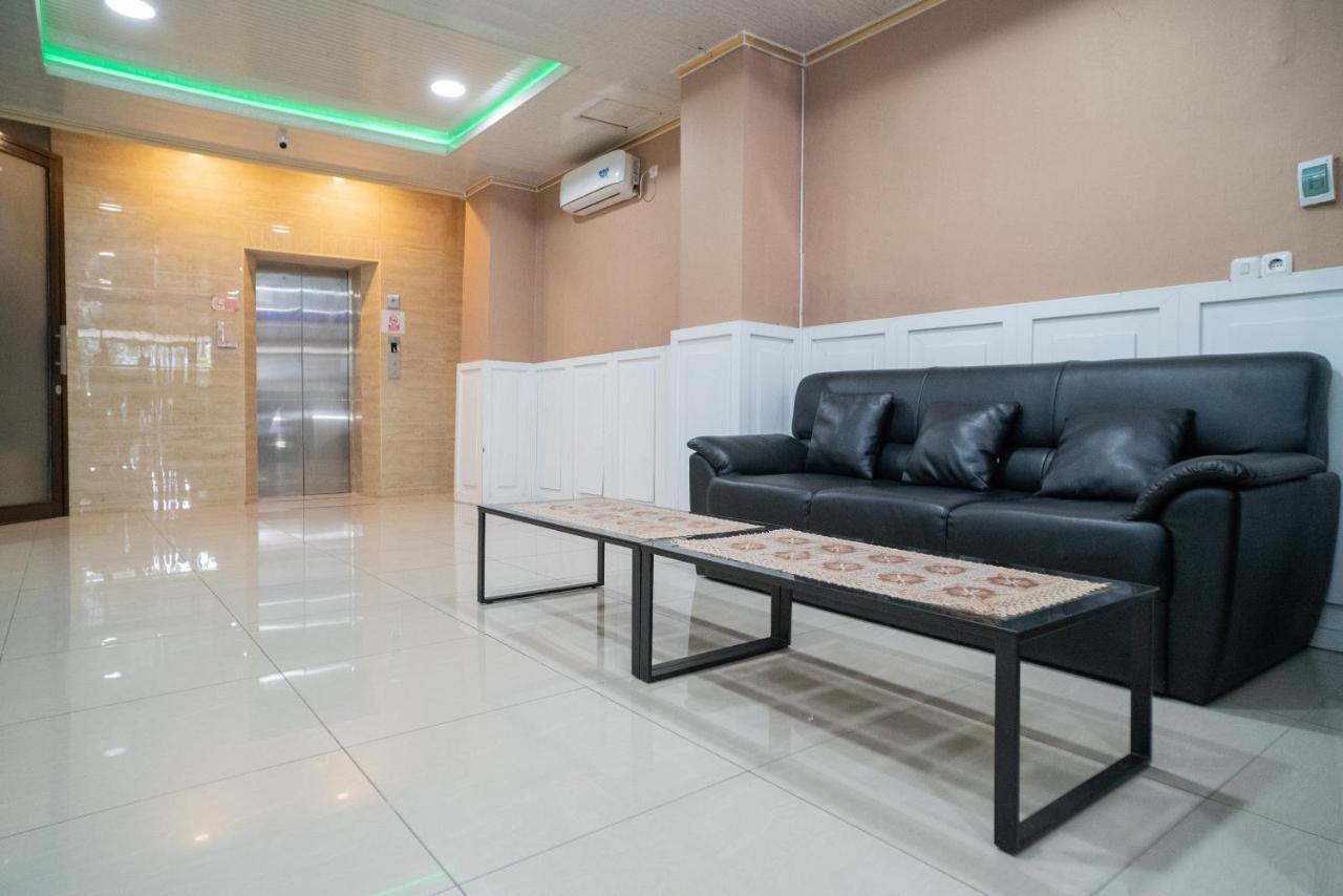 Reddoorz Plus Syariah Near Pasar Turi Surabaya Exterior foto
